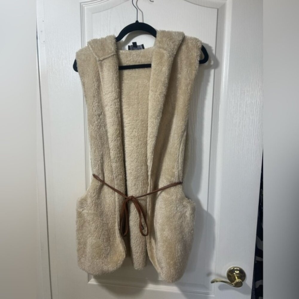 Soft Sherpa Vest with pockets and belt